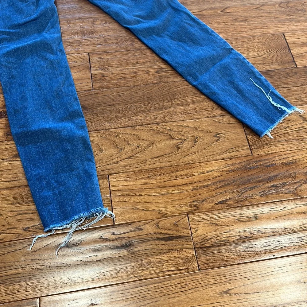 Like New Women’s Universal Thread Jeans - Picture 7 of 7